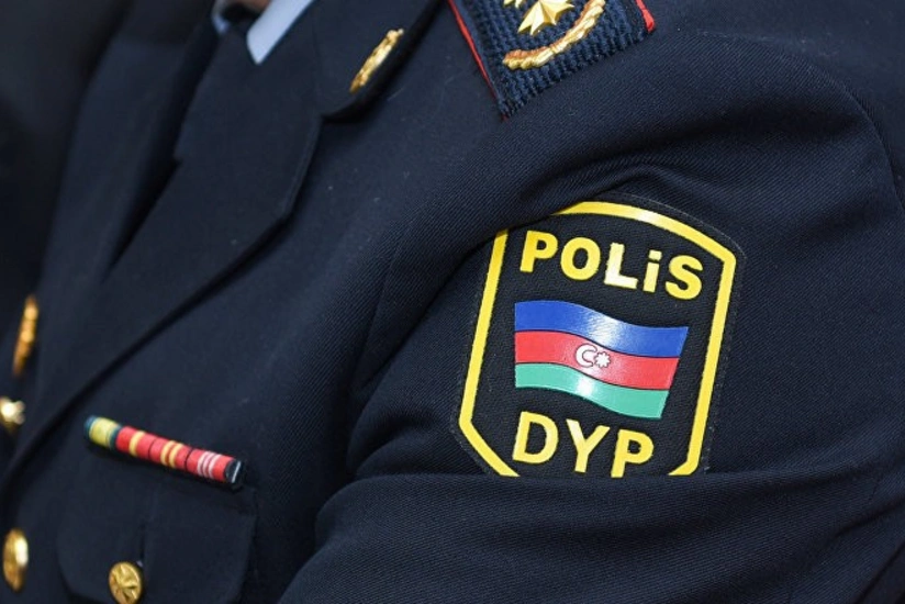 Pul alarkən görüntüsü yayılan polis əməkdaşı ölüb - FOTO