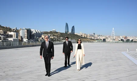 Prezident İlham Əliyev Bakıda Dövlət Bayrağı Meydanında olub, Azərbaycanın üçrəngli Bayrağını ucaldıb - YENİLƏNİB