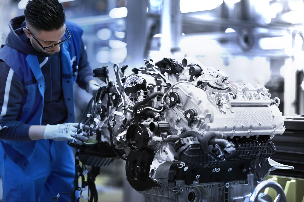 Экологи требуют у BMW и Mercedes отказаться от двигателей внутреннего сгорания