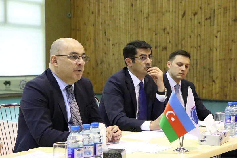 AVF prezidenti yeniyetmə voleybolçularla görüşüb