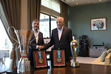 “Qarabağ”ın fəxri prezidenti Abdolbari Gozal klub rəsmiləri ilə görüşüb