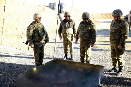 Министр обороны Азербайджана проверил состояние боеготовности передовых подразделений