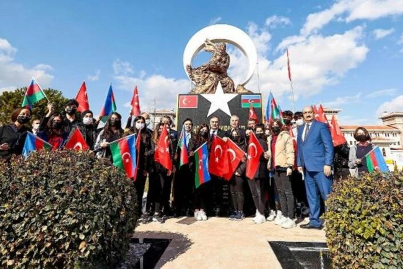 Azerbaijani Ambassador to Turkey visits Khojaly monument