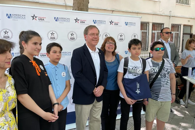 ABŞ səfirliyi “EducationUSA” məzun yarmarkası təşkil edib