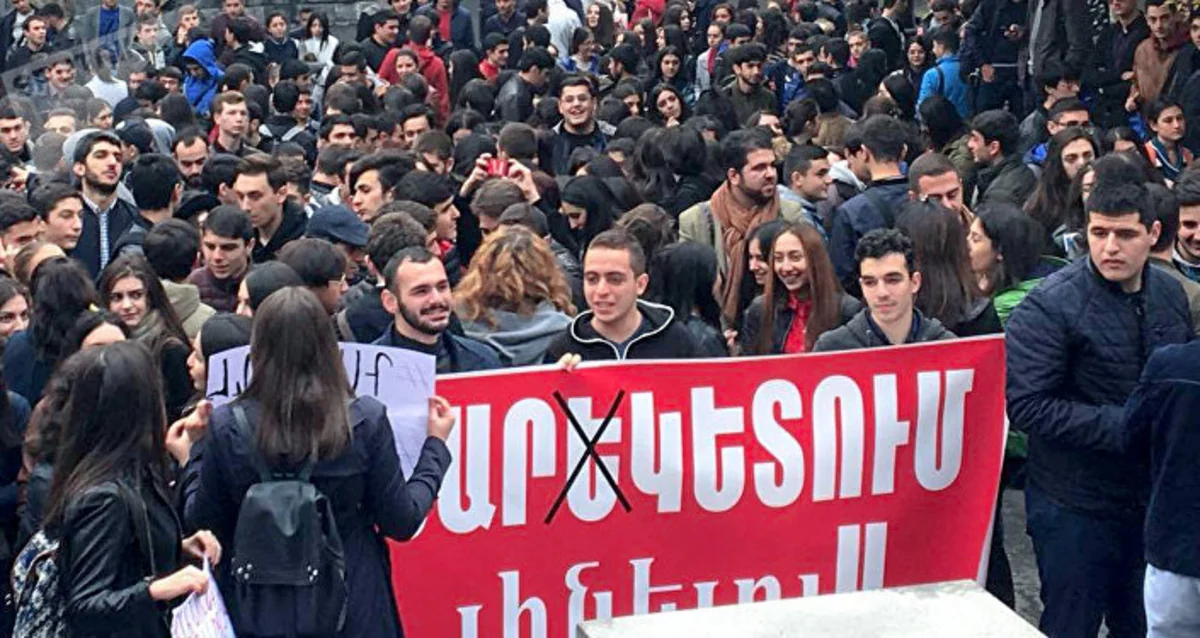 Ermənistanda hərbi xidmətə getmək istəməyən tələbələrin etiraz aksiyası genişlənir