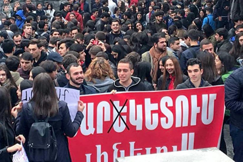 В Армении акция протеста нежелающих проходить военную службу студентов будет расширена