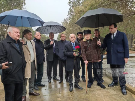 Xalq artisti Əhməd Bakıxanovun məzarı ziyarət olunub
