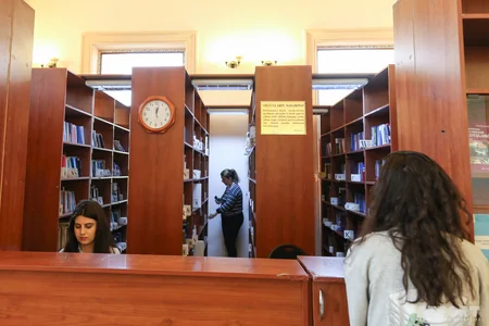 Axundzadə adına kitabxanada ən qədim kitabın 444 yaşı var - REPORTAJ
