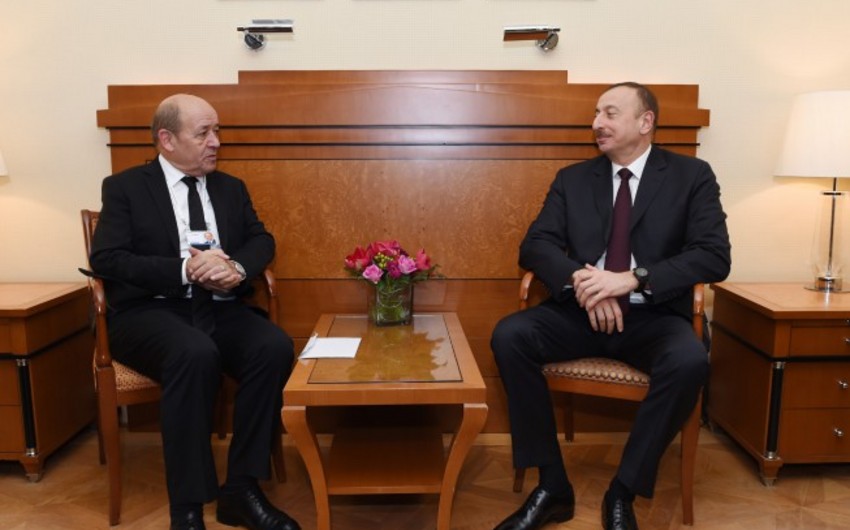​Prezident Fransanın müdafiə naziri ilə görüşüb