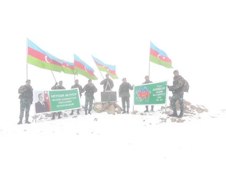 Sərhədçilər ”Heydər Əliyev zirvəsi”nə yürüş ediblər