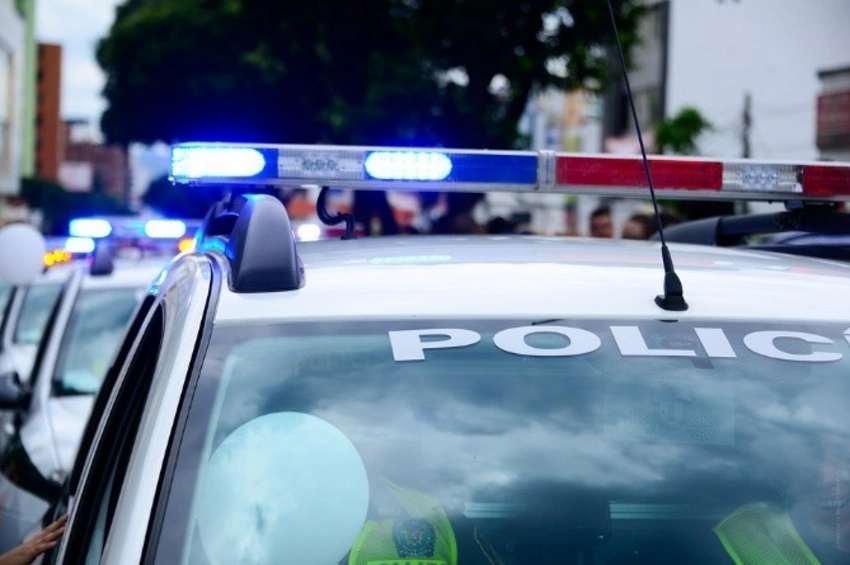 Yerevanda polis avtomobili atəşə tutulub