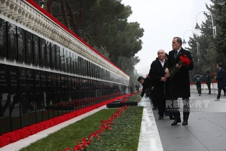 Azərbaycan xalqı şəhidlərini yad edir