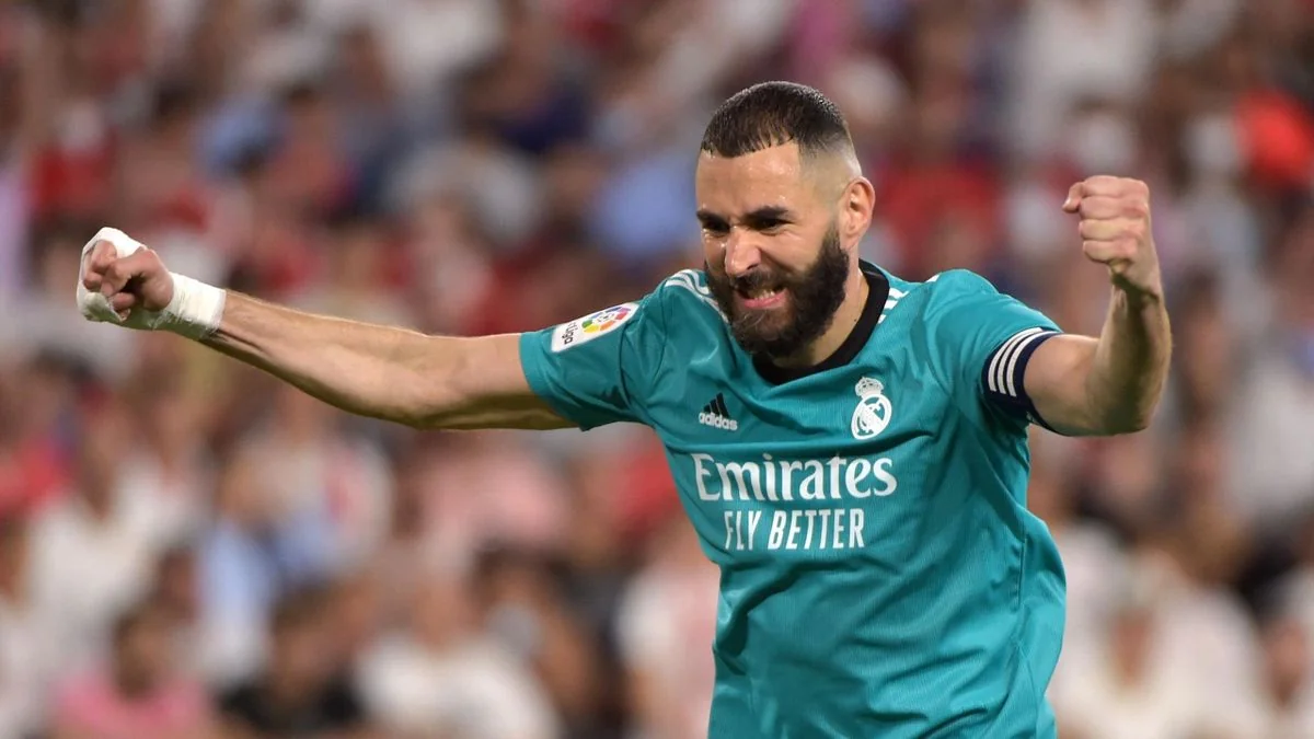 Benzema qol sayında əfsanəvi futbolçunu geridə qoyub