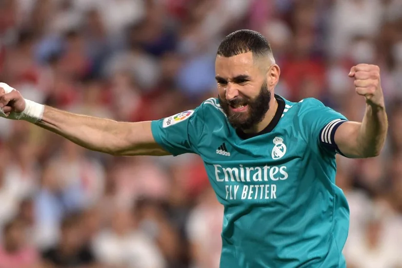 Benzema qol sayında əfsanəvi futbolçunu geridə qoyub