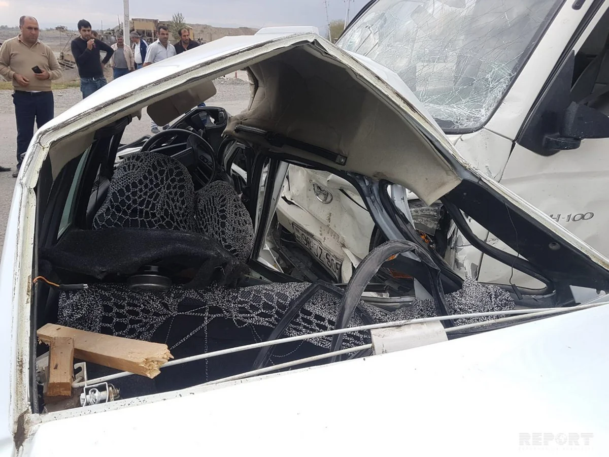 Bakıda məktəbliləri daşıyan avtobus qəzaya düşüb, xəsarət alanlar var
