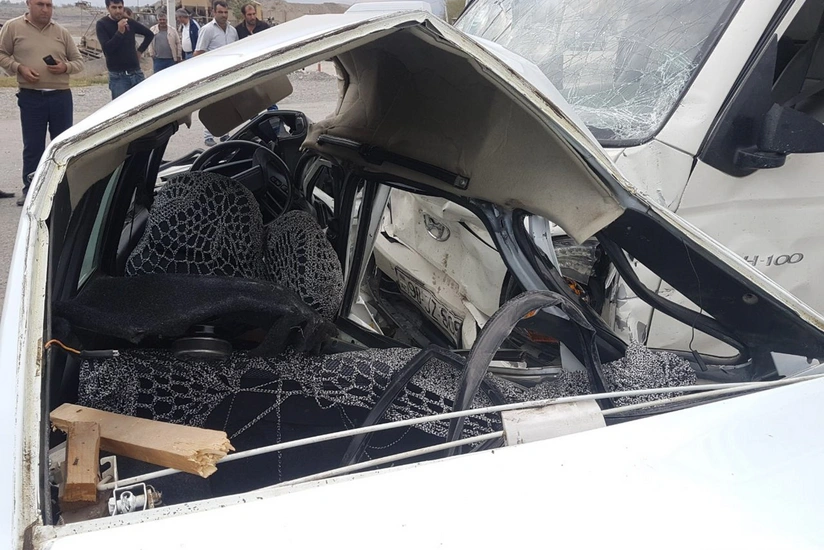 Bakıda məktəbliləri daşıyan avtobus qəzaya düşüb, xəsarət alanlar var