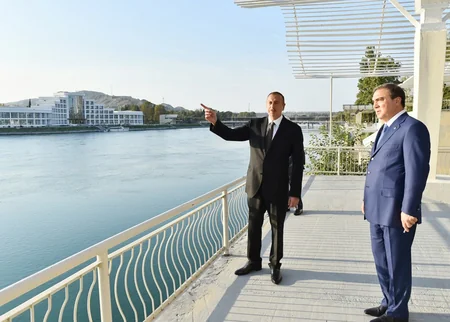 Prezident İlham Əliyev Mingəçevirdə aparılan abadlıq və tikinti işləri ilə tanış olub