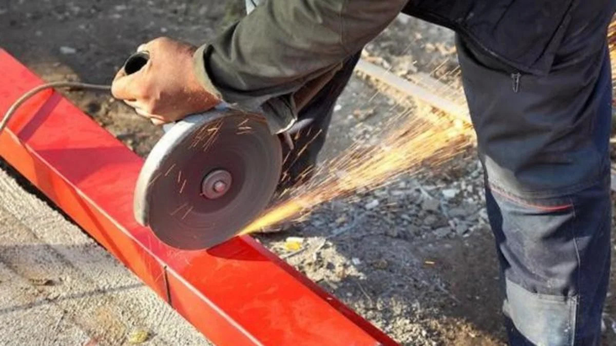 Sabirabad sakini laqonda ilə ayaq barmağını kəsib