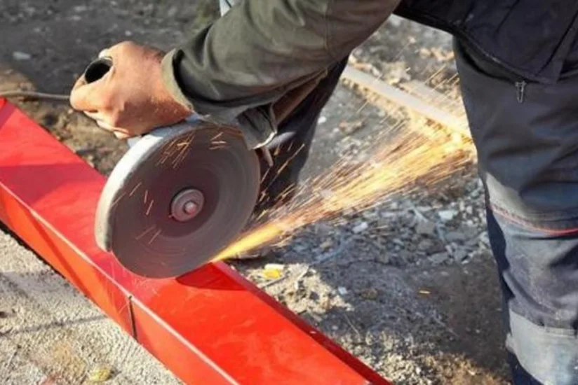Sabirabad sakini laqonda ilə ayaq barmağını kəsib