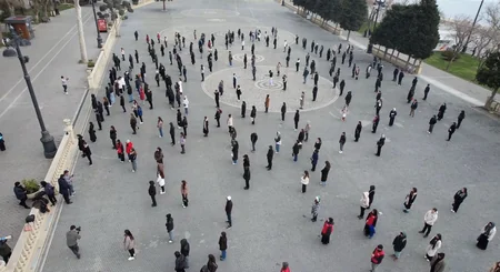 Azərbaycan könüllülərinin iştirakı ilə “Xocalı 33 il” fləşmobu keçirilib