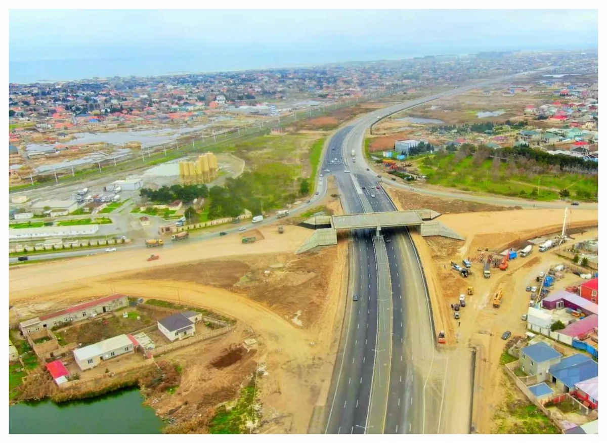 Bakının Kürdəxanı qəsəbəsində yeni yol qovşağı inşa edilir