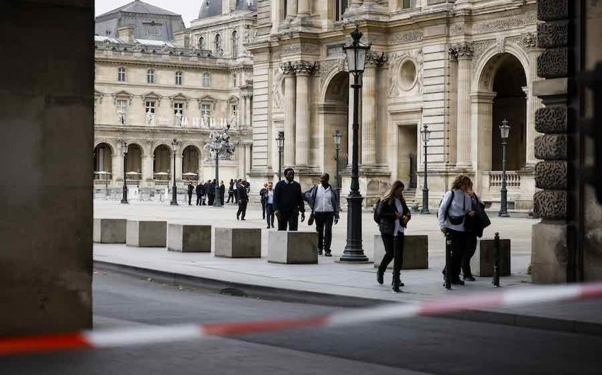 Parisdə Versal muzeyində yenidən təxliyə elan olunub