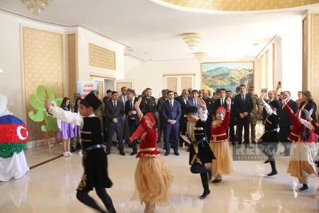 Zəfər Günü münasibətilə Qərb bölgəsinin bir çox rayonlarında təntənəli tədbirlər keçirilib
