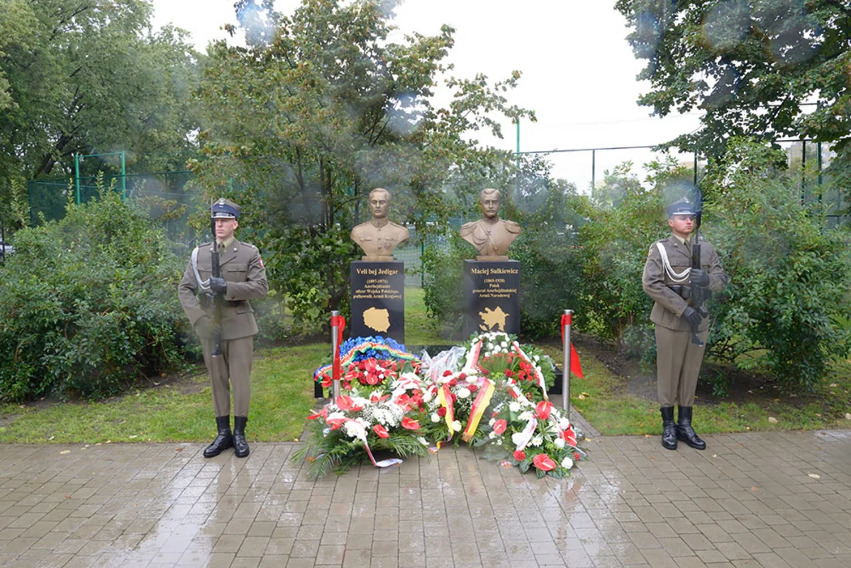 В Польше открыли монумент в память военных деятелей периода Азербайджанской Демократической Республики