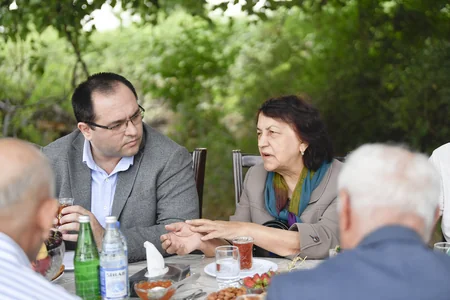 Məcnun Məmmədov Xaçmazda taxıl biçinini izləyib, fermerlərlə görüşüb