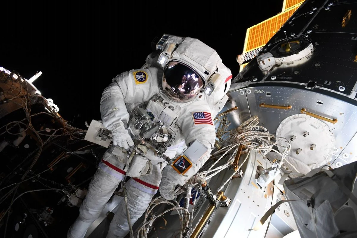 Астронавты NASA завершили семичасовой выход в открытый космос