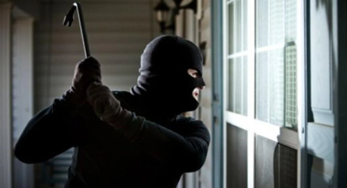 Bakıda mənzildən qiymətli əşyalar oğurlanıb