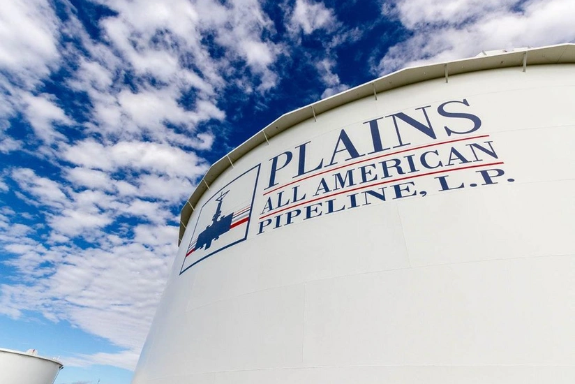 Pipelines ask US oil drillers to curb output