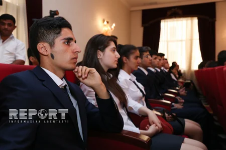 Bakı Ali Neft Məktəbində 2015-2016-cı tədris ilinin başlanması münasibətilə tədbir keçirilib
