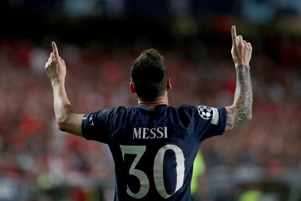 Messi to stay at PSG for one more season