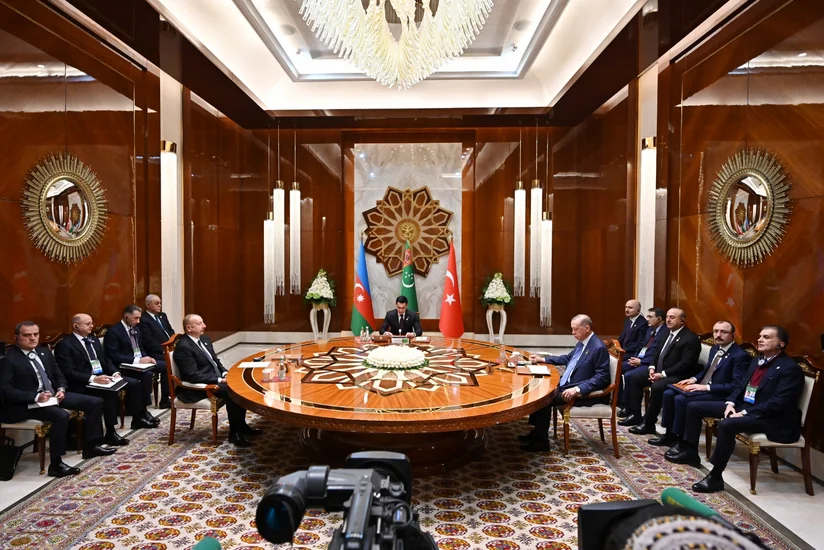 Presidents of Azerbaijan, Turkiye and Turkmenistan hold expanded meeting in city of Turkmenbashi