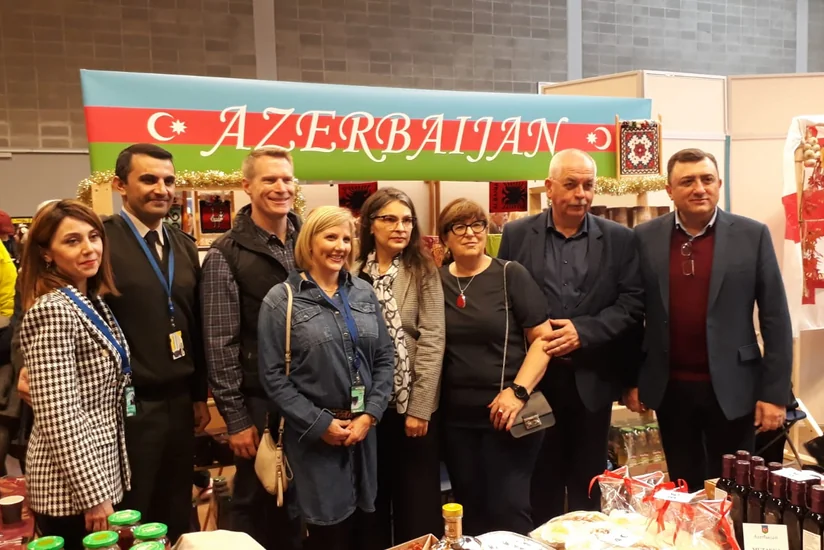 Азербайджан представил свои стенды на благотворительном мероприятии НАТО