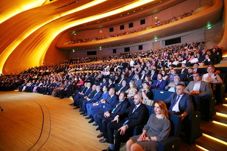 Bakıda Dünyadakı Azərbaycanlı Təbiblərin Simpoziumu öz işinə başlayıb