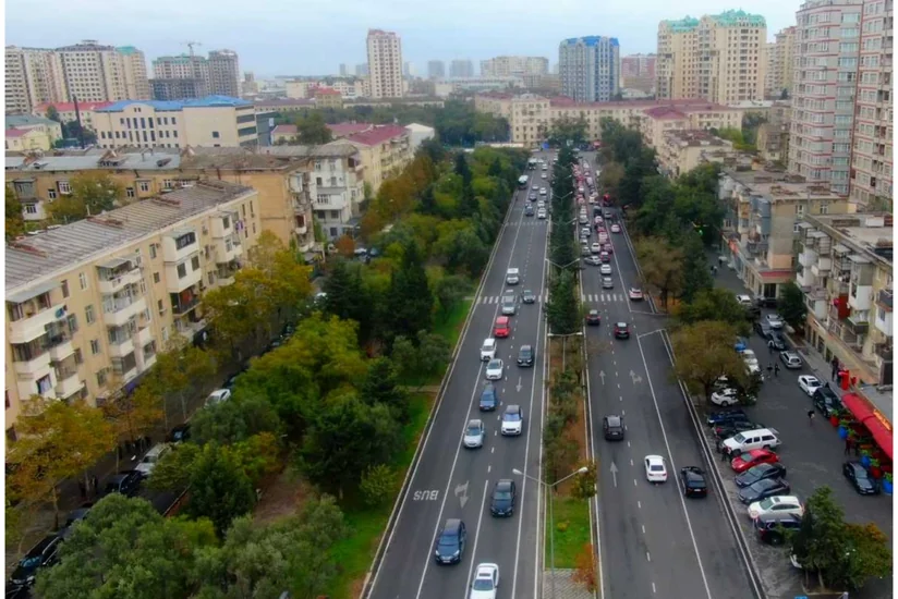 Bakının Əhməd Rəcəbli küçəsinin bir hissəsində təmir işləri aparılıb