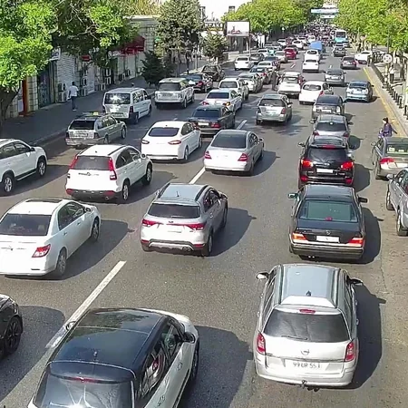 Bakının bir sıra yollarında tıxac yaranıb - SİYAHI