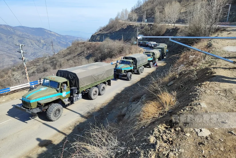 По дороге Ханкенди-Лачын беспрепятственно проехали 79 автомобилей российских миротворцев
