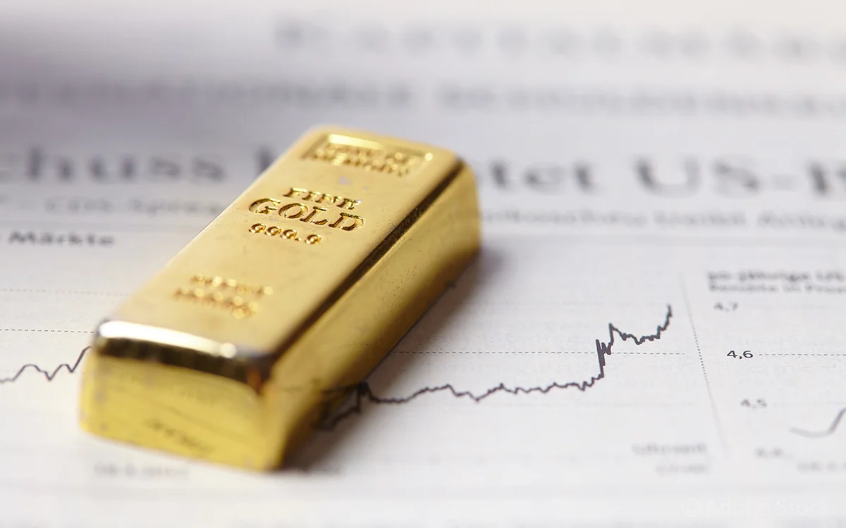 Gold rises amid falling US government bond yields