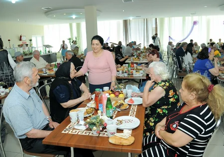 Heydər Əliyev Fondunun nümayəndələri müharibə və əmək əlilləri pansionatında olub - FOTO