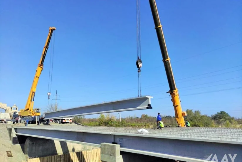Qudyalçay üzərində inşa olunan yeni körpünün aşırım tirləri montaj olunub