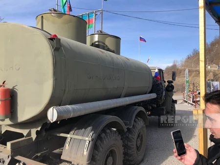 Total of 30 vehicles of peacekeepers move freely through Khankandi-Lachin road