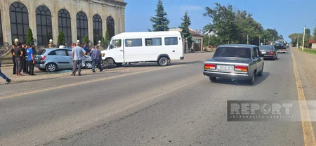 Lənkəranda mikroavtobusla minik avtomobili toqquşub, 5 nəfər xəsarət alıb