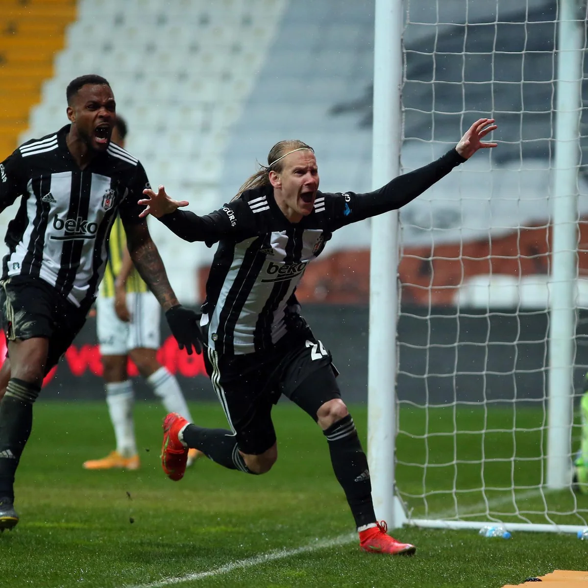 Бешикташ упустил победу над Фенербахче