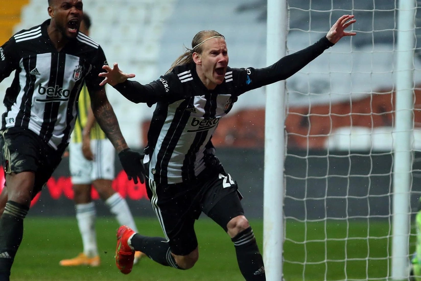 Beşiktaş Fənərbağça ilə matçda qələbəni əldən verdi