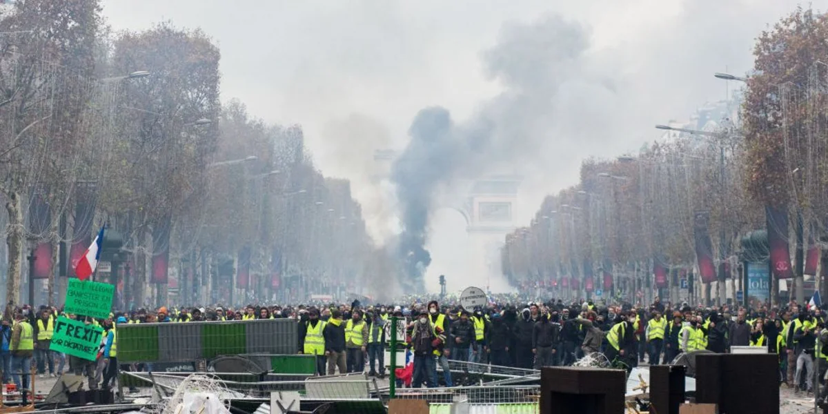 French police block protesters at Eiffel Tower