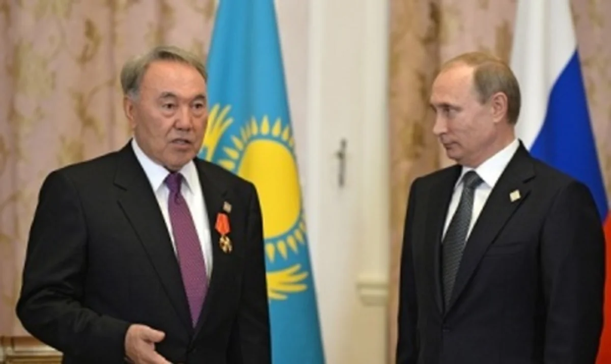 ​Путин наградил Назарбаева орденом Александра Невского
