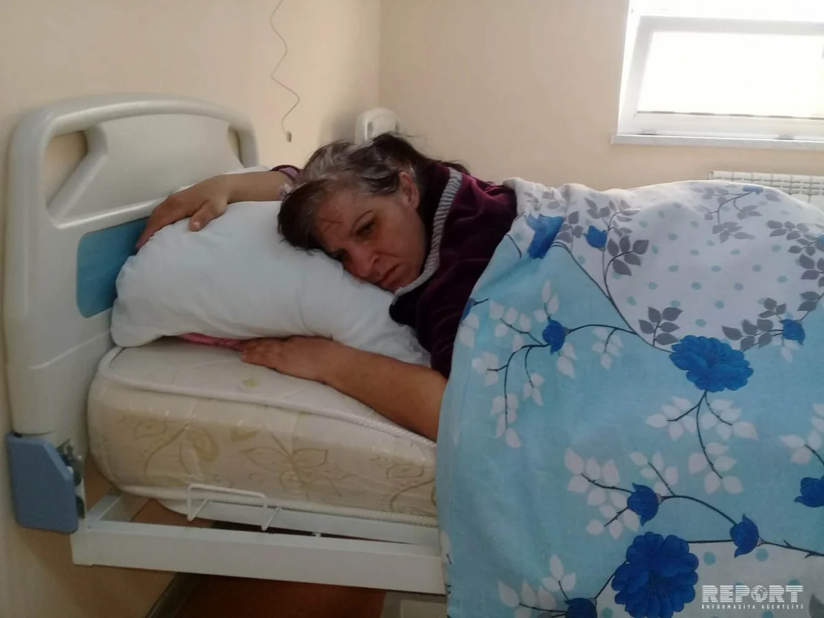 Ucarda dəmir parçası qadının kürəyindən girərək qarnından çıxıb - FOTO